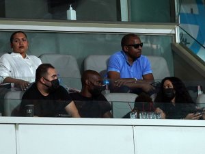Atiba Hutchinson Tribünde