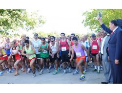 Atletler Zorlu Maratonda Ter Dökecek