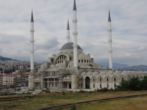 Doğu Karadeniz’in En Büyük Cami Ve Külliyesinin Kaba İnşaatı Tamamlandı