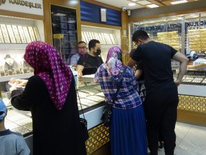 Altın Fiyatlarındaki Düşüş Kuyumcuları Hareketlendirdi