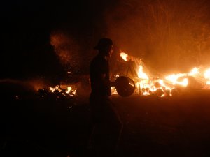 Yunanistan Alevlere Teslim: Atinalılara "Evden Çıkmayın" Çağrısı