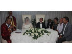 Ak Parti'li Ünal, Yeğeninin Nikah Şahidi Oldu