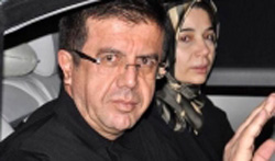 Bakan’ın Eşi Talihsiz Kazada Yaralandı