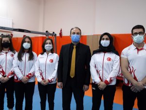 Gümüşhaneli Sporcular Dünyanın Bileğini Büküyorlar
