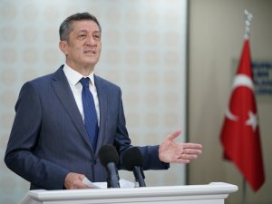 Ziya Selçuk: “Gün Gelir Bu Sıfatlar Silinir, Geriye Yine ‘Öğretmen’ Kalır”