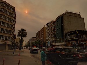 İ̇zmir, Sarı Bir Sabaha Uyandı