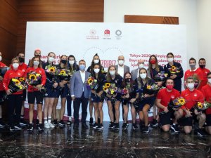 Olimpiyat Beşincisi Filenin Sultanları Yurda Döndü