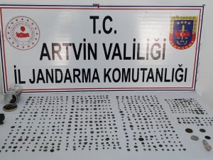 Artvin’de Jandarma Ekipleri 690 Adet Sikke Ele Geçirdi