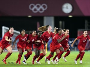 Kadınlar Futbolda Kanada Olimpiyat Şampiyonu
