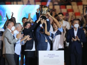 Adana Demirspor’un Kupa Töreni Gerçekleştirdi