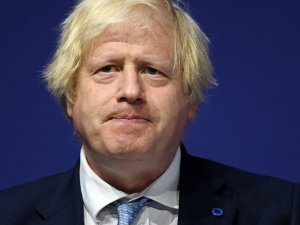 İ̇ngiltere Başbakanı Johnson’ın Karantina Kararı Halkı Kızdırdı