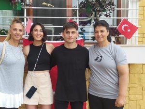 Annesi Ve İkiz Kardeşi Busenaz’ın Olimpiyat Şampiyonluğuna Giden Yolda Verdiği Mücadeleyi Anlattı
