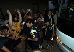 Rize'den Olaysız Ayrılan Fenerbahçe'ye Trabzon'da Taşlı Saldırı