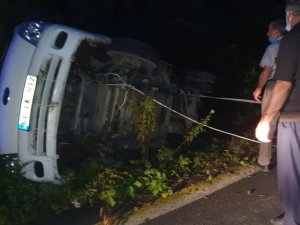 Trabzon’da Kamyonet Devrildi: 3 Yaralı