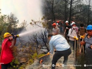 Bakan Özer’den, Yangınla Mücadeleye Katılan Öğretmenlere Teşekkür