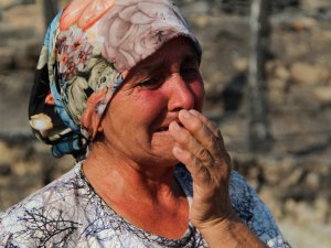 Yangınla Boğuşan Kardeşine Yardıma Gitti, Döndüğünde Evi Ve Koyunlarını Yanmış Halde Buldu