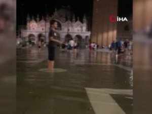 Venedik’in Ünlü Piazza San Marco Meydanı’nı Su Bastı