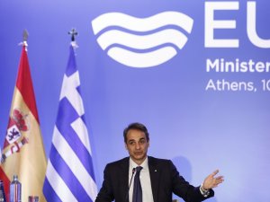 Yunanistan Başbakanı Miçotakis, Yangınlarla Mücadeledeki Başarısızlık İçin Halktan Özür Diledi