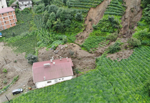 Rize’de Şiddetli Yağışlar Etkili Oldu, Bazı Evler Önlem İçin Tahliye Edildi