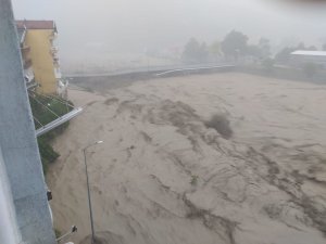 Sinop’ta Sel: Ayancık Çayı Taştı