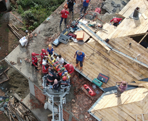 Trabzon'da inşaat halindeki binanın çatısı çöktü: 1 ölü, 1 yaralı