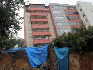 Giresun’da 7 Katlı Bir Bina Çökme Tehlikesine Karşı Boşaltıldı