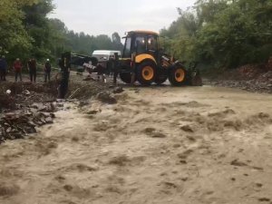 Dere Yatağı Taştı Bartın-ulus Karayolu Ulaşıma Kapandı