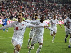 Uefa Avrupa Konferans Ligi: Sivasspor: 1 - Dinamo Batumi: 1 (Maç Sonucu)