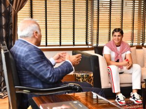 Busenaz Sürmeneli: "Bu Madalyada 83 Milyonun Ağırlığı Var"