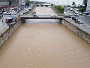 Ordu’da Sel Sonrası Sahil Çamura Büründü