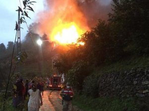 Çaykara'daki Yangın Paniğe Neden Oldu