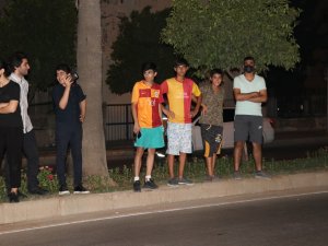 Galatasaray Forması Giyip Fenerbahçe Takımını Karşılamasına Geldiler