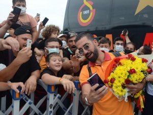 Galatasaray Kafilesi Coşkuyla Karşılandı