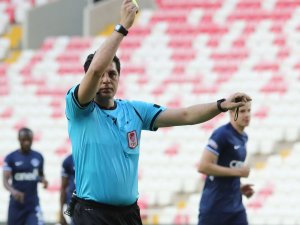 Sivasspor-konyaspor Maçının Var’ı Mustafa Öğretmenoğlu