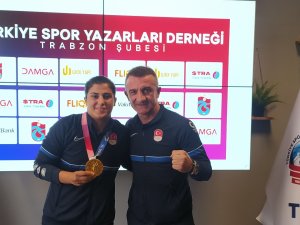 Busenaz Sürmeneli: "Yaşıtlarım Eğlenirken, Bir Hayale 13 Senemi Verdim Ve Başardım"
