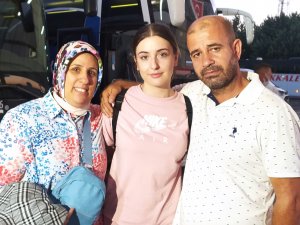 İ̇rem Hemşire Baba Ocağına Ayak Bastı, Mutluluğu Kameralara Yansıdı