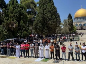 Mescid-i Aksa’da 45 Bin Filistinli Cuma Namazını Kıldı