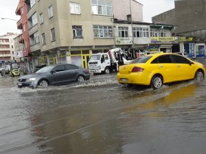 Kars’ta Caddeler Gölete Döndü