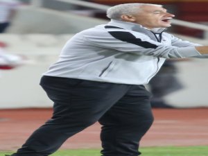 Rıza Çalımbay Ve Yardımcısı Sarı Kart Gördü
