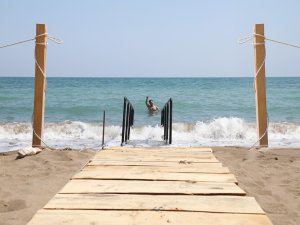 Engelliler, Pompeiopolis Plajından Rahatlıkla Denize Girebilecek