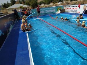Tunceli’de Yüzme Bilmeyenler İçin Portatif Yüzme Havuzu Oluşturuldu