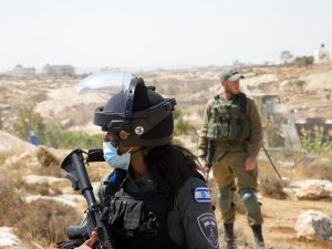İ̇srail Güçleri Filistinlilere Ait 10 Bin Metrekarelik Tarım Arazisine Zarar Verdi