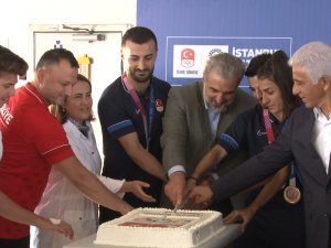 Tokyo Şampiyonu Milli Sporcular Nene Hatun Gemisiyle Boğaz Turunda Buluştu