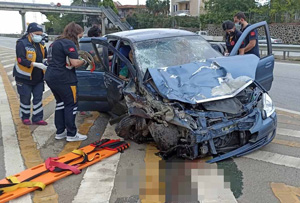 Rize Plakalı Aracın Trabzon'da Çarptığı Otomobilin Sürücüsü Hayatını Kaybetti 3'te Yaralı