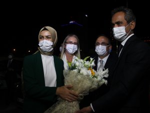 Bakan Özer’den Ak Parti İ̇zmir’e Ziyaret