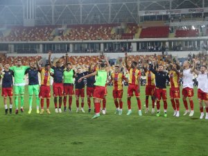 Yeni Malatyaspor’dan Galibiyet Kutlaması
