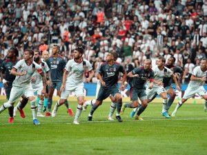 Süper Lig: Beşiktaş: 1 - Fatih Karagümrük: 0 (İ̇lk Yarı)