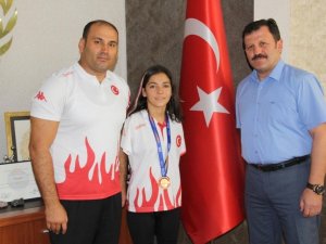 Sevilay Öztürk’ten Tarihi Madalya