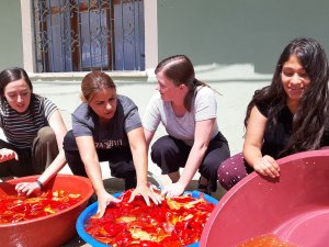 Abd’li Kızlar Adana’da Köy Hayatı Yaşadı