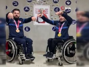 Abdullah Ve Ali Öztürk Kardeşlerden Horonlu Kutlama